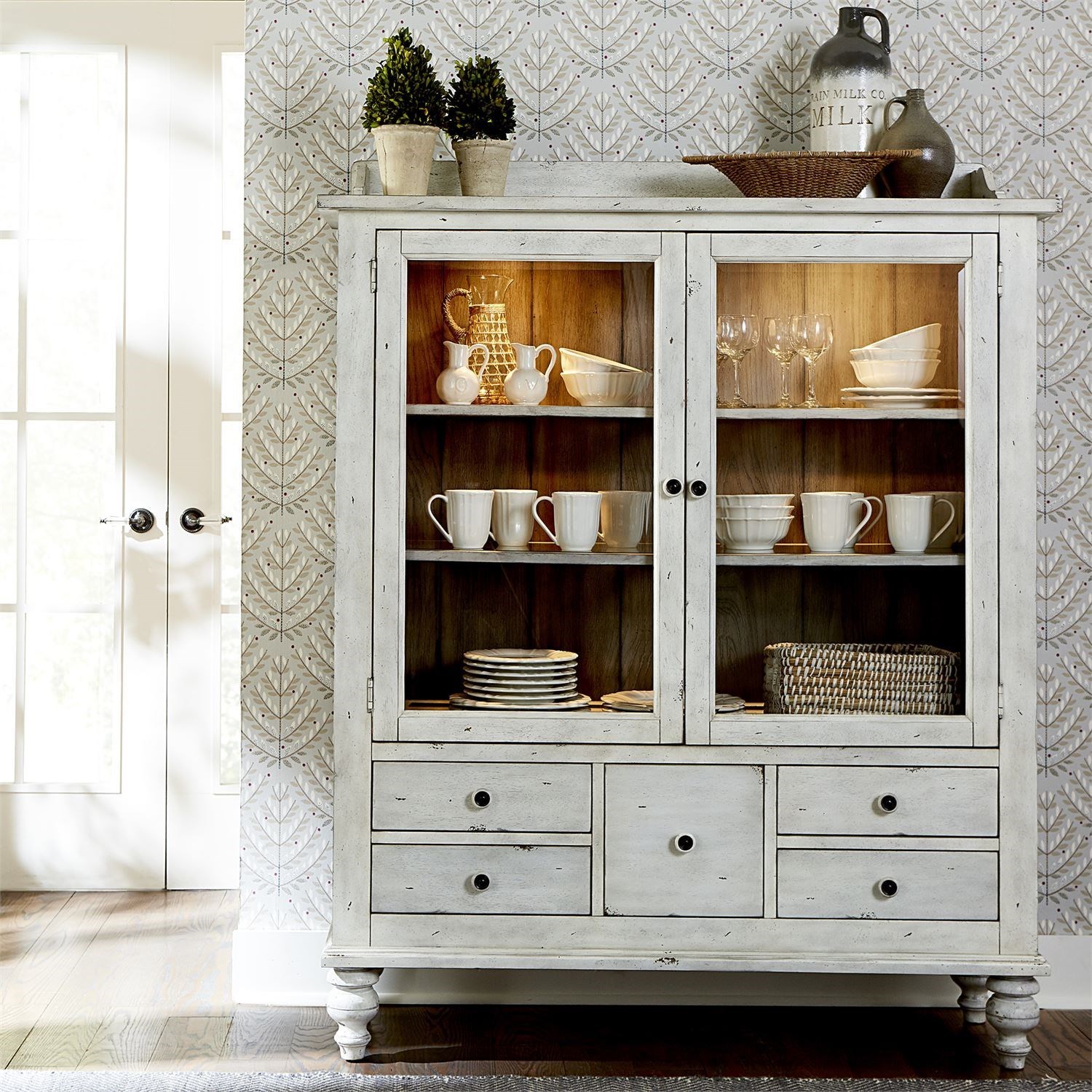 Display cabinet for top china